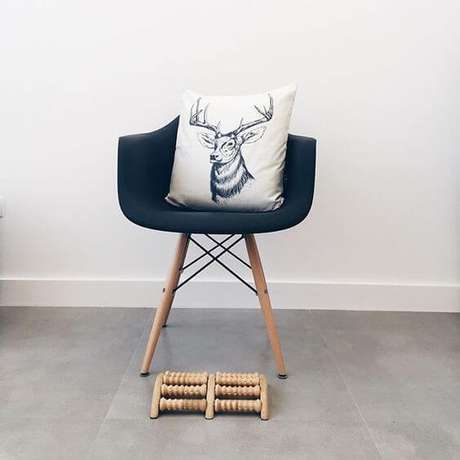 13. Rodapé branco para sala moderna – Foto: Pinterest 13. Rodapé branco para sala moderna – Foto: Pinterest