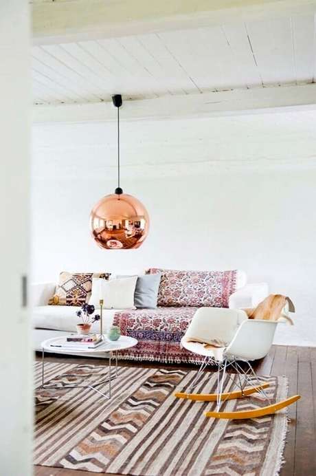 3. Escolha o modelo de pendente cobre conforme o estilo de decoração do seu ambiente – Foto: Sally White Designs 3. Escolha o modelo de pendente cobre conforme o estilo de decoração do seu ambiente – Foto: Sally White Designs