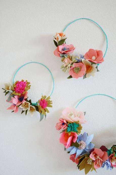 29. Decoração com flor de feltro para aniversário – Via: Pinterest 29. Decoração com flor de feltro para aniversário – Via: Pinterest