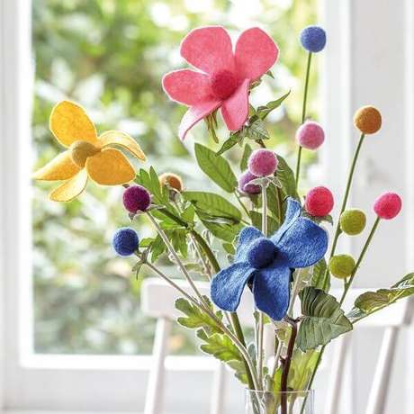 58. Flor de feltro coloridas – Foto: Make Etc 58. Flor de feltro coloridas – Foto: Make Etc