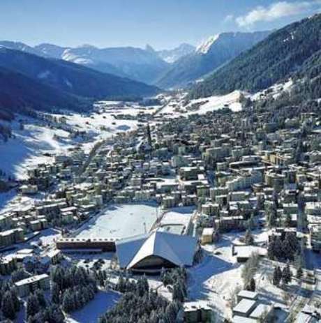 Davos, sede do Fórum Econômico Mundial. Davos, sede do Fórum Econômico Mundial.