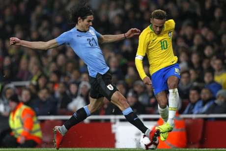 Duílio afirmou ter sondado os astros do PSG: Cavani e Neymar (AFP) Duílio afirmou ter sondado os astros do PSG: Cavani e Neymar (AFP)