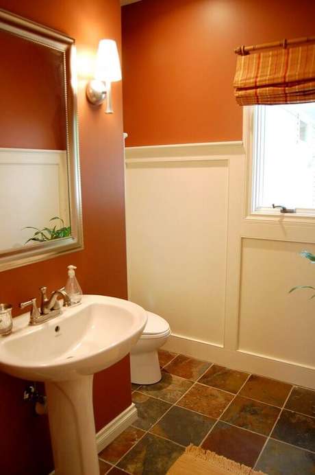 13. Banheiro simples decorado com cor de parede terracota – Foto: Home Decor Ideas 13. Banheiro simples decorado com cor de parede terracota – Foto: Home Decor Ideas