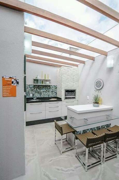 38. Espaço gourmet com teto de vidro – Fonte: Pinterest 38. Espaço gourmet com teto de vidro – Fonte: Pinterest