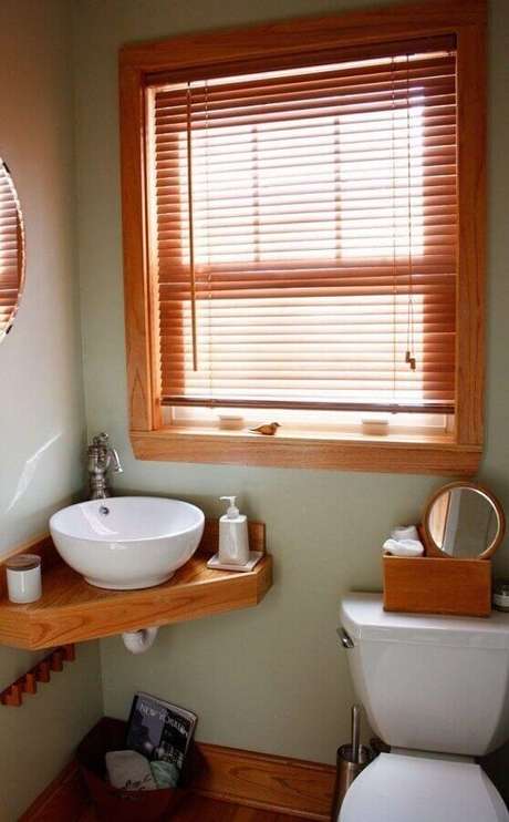 14. Decoração simples com pia de canto para banheiro pequeno – Foto: Apartment Therapy 14. Decoração simples com pia de canto para banheiro pequeno – Foto: Apartment Therapy