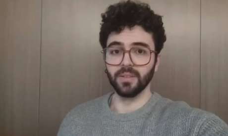 Um dos brasileiros que aparecem no vídeo solicitando auxílio