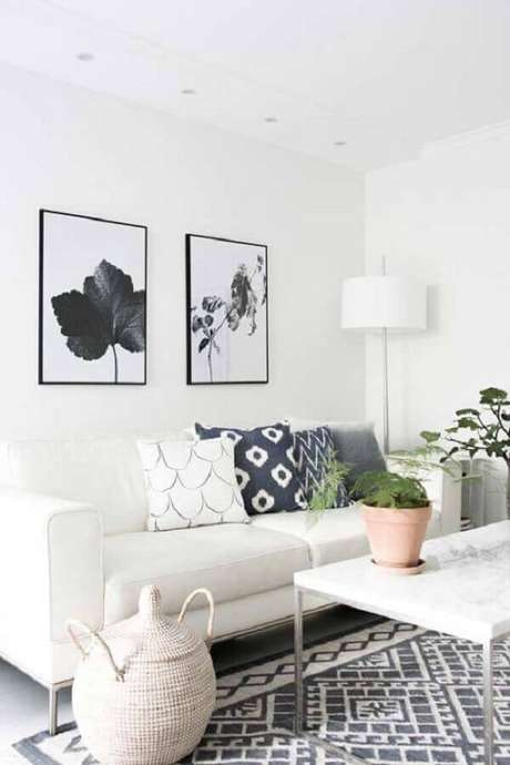 59. Decoração clean para sala toda branca com almofadas para sofá branco – Foto: Houzz