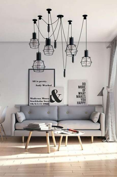 67. Decoração com almofadas para sofá cinza com design retrô – Foto: Webcomunica