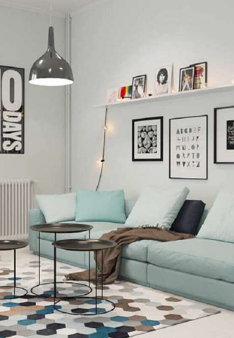 64. Decoração minimalista com almofadas para sofá azul claro – Foto: Otimizi