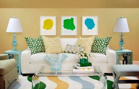 34. Modelos de almofadas coloridas para sofá