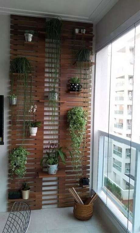 18. Tipos de treliças de madeira para varanda pequena de apartamento – Foto: Apartemen Decor 18. Tipos de treliças de madeira para varanda pequena de apartamento – Foto: Apartemen Decor