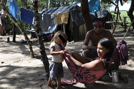 A única fonte de renda dos indígenas nessa região de Mato Grosso do Sul são trabalhos ocasionais nas fazendas