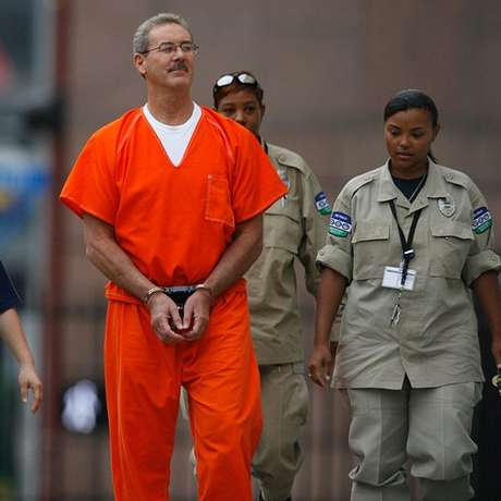 Allen Stanford foi condenado a 110 anos de prisão. Allen Stanford foi condenado a 110 anos de prisão.