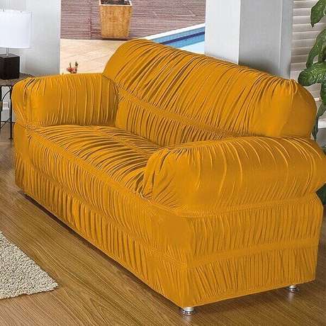 6. Modelo de capa de sofá amarelo com elástico. Fonte: Pinterest 6. Modelo de capa de sofá amarelo com elástico. Fonte: Pinterest