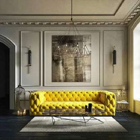 39. Sofá amarelo chesterfield e tapete cinza. Fonte: Pinterest 39. Sofá amarelo chesterfield e tapete cinza. Fonte: Pinterest