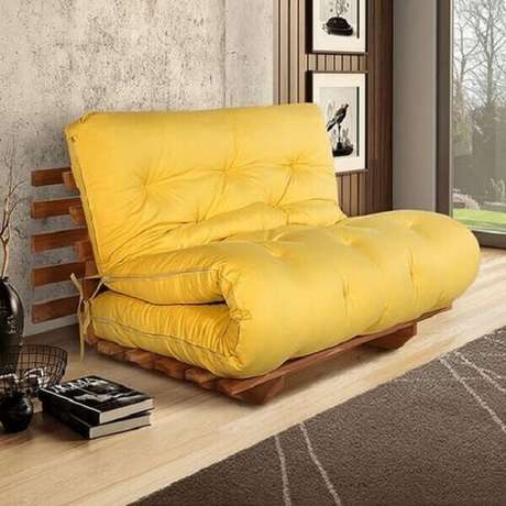 50. Modelo de sofá amarelo futon japonês. Fonte: Shopdesign 50. Modelo de sofá amarelo futon japonês. Fonte: Shopdesign