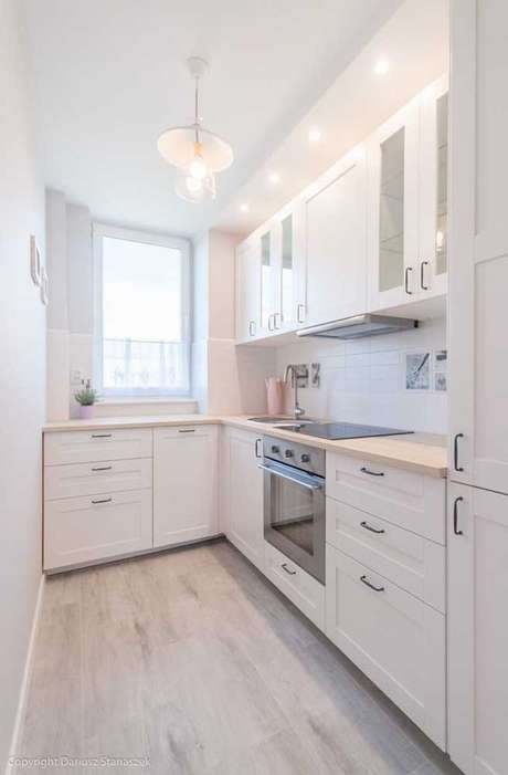 23. Armário de cozinha branco de canto – Via: Ideias Decor 23. Armário de cozinha branco de canto – Via: Ideias Decor