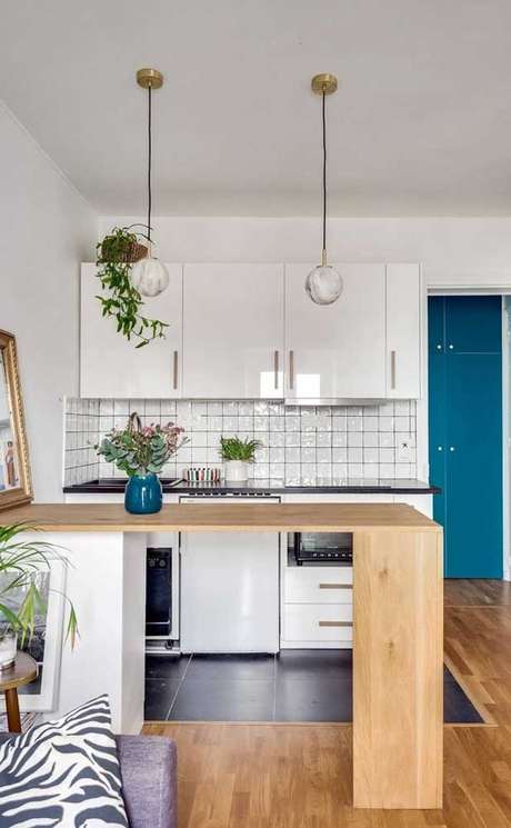 32. Armário de cozinha compacta e bancada de madeira – Via: Decor Fácil 32. Armário de cozinha compacta e bancada de madeira – Via: Decor Fácil