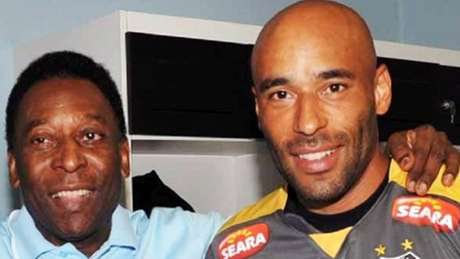 Filho de Pelé revelou que pai tem tido vergonha de sair de casa (Foto: Divulgação/Santos) Filho de Pelé revelou que pai tem tido vergonha de sair de casa (Foto: Divulgação/Santos)
