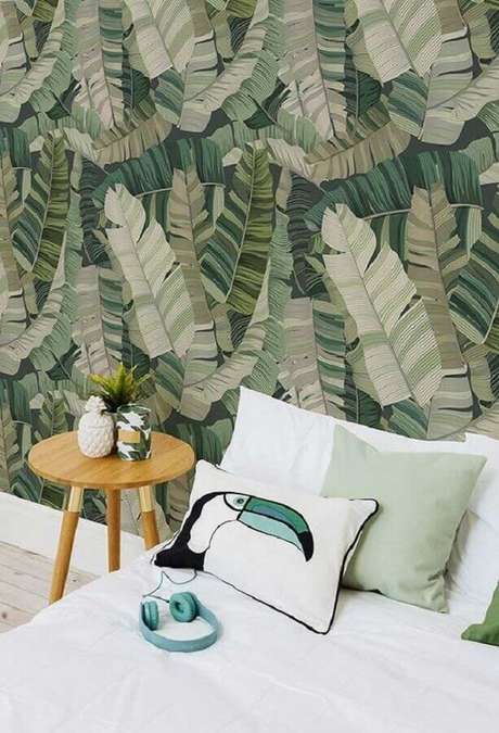 21. Papel de parede verde com estampa de folhagens para decoração de quarto – Foto: Yandex