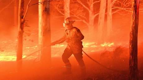 Os custos de eventos intensificados pelas mudanças climáticas, como os recentes incêndios na Austrália, podem ter um efeito cascata Os custos de eventos intensificados pelas mudanças climáticas, como os recentes incêndios na Austrália, podem ter um efeito cascata