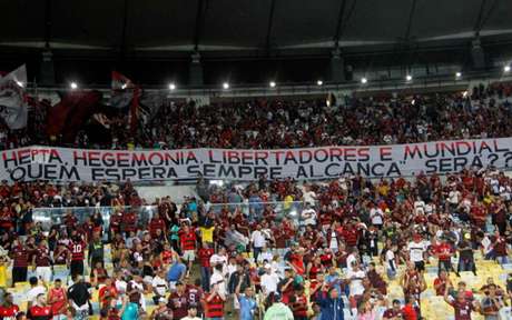 Torcida do Flamengo entoou cânticos homofóbicos no Macaranã(Foto: Paulo Sergio/Agencia F8) Torcida do Flamengo entoou cânticos homofóbicos no Macaranã(Foto: Paulo Sergio/Agencia F8)