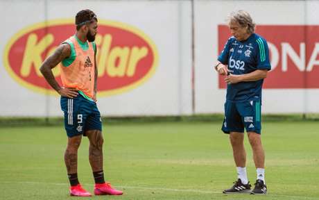 Gabigol e Jesus, em treino no Ninho do Urubu: dupla voltou a ser campeão (Foto: Alexandre Vidal / Flamengo) Gabigol e Jesus, em treino no Ninho do Urubu: dupla voltou a ser campeão (Foto: Alexandre Vidal / Flamengo)