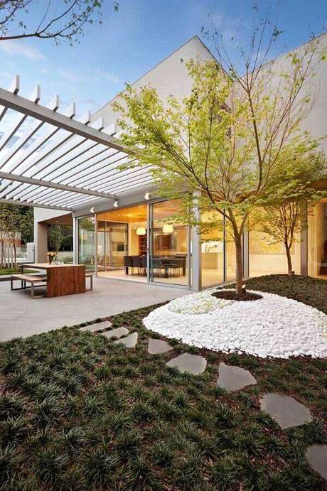 jardim residencial simples decorado com pedras brancas Foto Assetproject jardim residencial simples decorado com pedras brancas Foto Assetproject