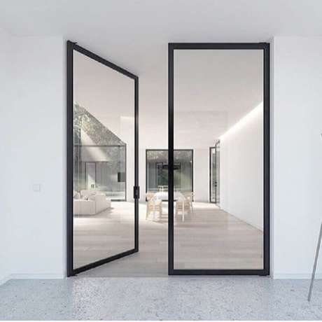 24. Modelo minimalista de porta de ferro com vidro para área interna – Foto: Pinterest 24. Modelo minimalista de porta de ferro com vidro para área interna – Foto: Pinterest