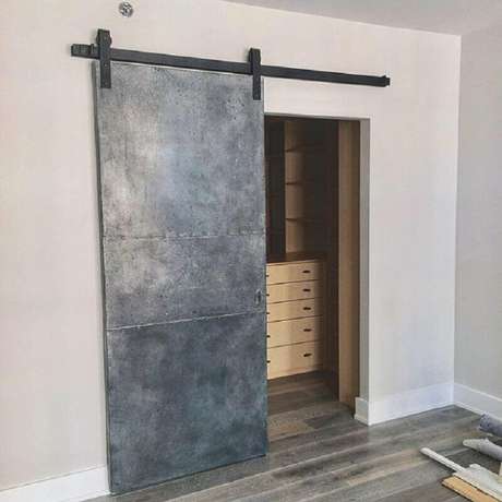 40. Modelo simples de porta de ferro de correr – Foto: Loft Doors 40. Modelo simples de porta de ferro de correr – Foto: Loft Doors