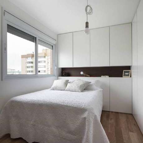 67. Decoração simples para quarto branco planejado – Foto: 0E1 Arquitetos 67. Decoração simples para quarto branco planejado – Foto: 0E1 Arquitetos