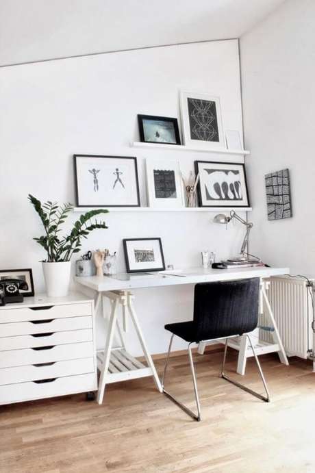 34. Mesa cavalete branca para escritório moderno e super organizado – Via: My Amazing Things 34. Mesa cavalete branca para escritório moderno e super organizado – Via: My Amazing Things