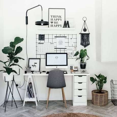 2. Mesa cavalete com gaveteiro organizador para o dia a dia – Via: Pinterest 2. Mesa cavalete com gaveteiro organizador para o dia a dia – Via: Pinterest