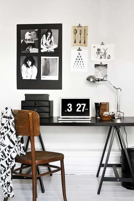 27. Mesa cavalete preta e branca – Via: Fashionismo 27. Mesa cavalete preta e branca – Via: Fashionismo