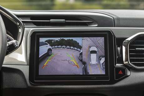 A nova central multimídia tem display de 9" e câmera 360 graus para facilitar as manobras de estacionamento. A nova central multimídia tem display de 9" e câmera 360 graus para facilitar as manobras de estacionamento.
