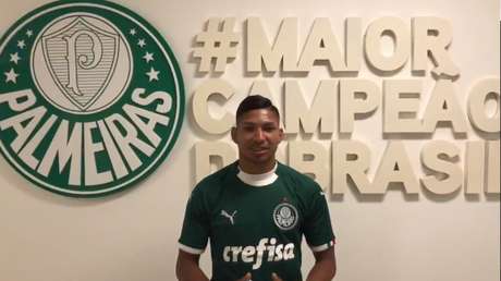 Rony acertou com o Palmeiras por cinco temporadas e custou aproximadamente R$ 28 milhões (Reprodução/Twitter) Rony acertou com o Palmeiras por cinco temporadas e custou aproximadamente R$ 28 milhões (Reprodução/Twitter)