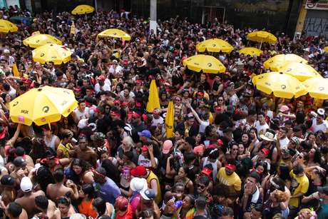 Foliões se divertem com o Bloco da Pabllo na zona norte de São Paulo Foliões se divertem com o Bloco da Pabllo na zona norte de São Paulo