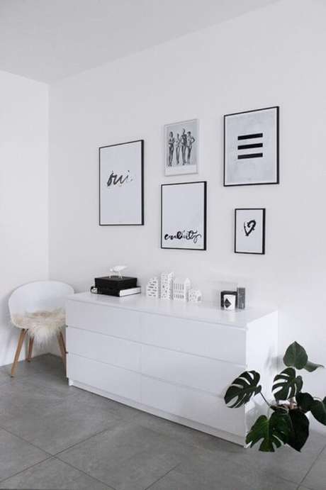 9. Porcelanato cinza com móveis brancos – Via: Habitissimo 9. Porcelanato cinza com móveis brancos – Via: Habitissimo