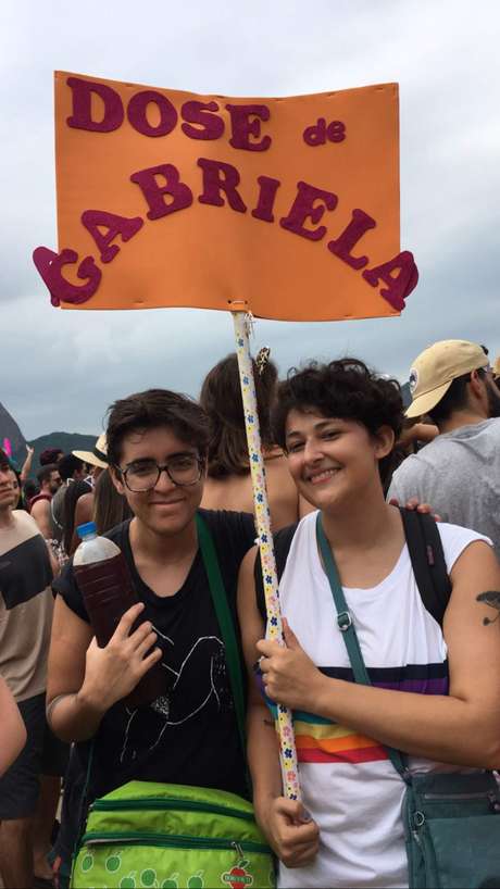 Rafaella e Sofia venderam cachaça Gabriela Rafaella e Sofia venderam cachaça Gabriela