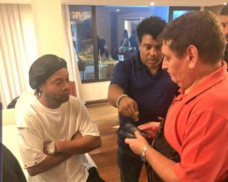 Ronaldinho e Assis tiveram seus passaportes retidos (Foto: divulgação/Ministério Público do Paraguai) Ronaldinho e Assis tiveram seus passaportes retidos (Foto: divulgação/Ministério Público do Paraguai)