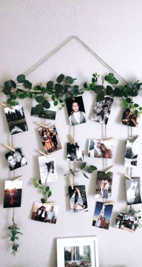 68. Mural de fotos com plantas – Via: Pinterest 68. Mural de fotos com plantas – Via: Pinterest