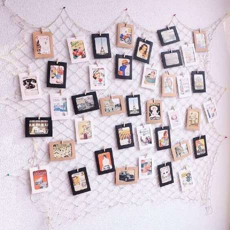 52. Mural de fotos criativo para decorar o quarto – Via: Pinterest 52. Mural de fotos criativo para decorar o quarto – Via: Pinterest