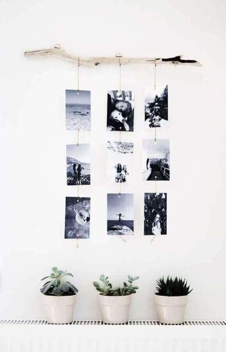1. Decoração clean com mural de fotos na parede e vasinhos de suculentas embaixo 1. Decoração clean com mural de fotos na parede e vasinhos de suculentas embaixo