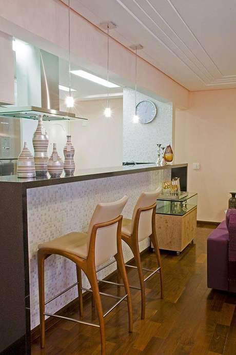 47. Banquetas para cozinha com design diferentes são uma ótima opção 47. Banquetas para cozinha com design diferentes são uma ótima opção