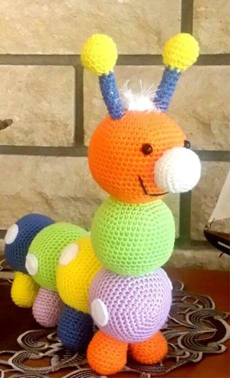 48. Esta centopeia de amigurumi é extremamente divertida. Foto: Adoramos Novidades 48. Esta centopeia de amigurumi é extremamente divertida. Foto: Adoramos Novidades