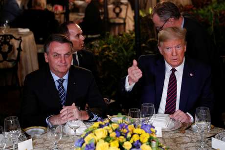 Presidente dos EUA, Donald Trump, e presidente Jair Bolsonaro jantam no resort de Mar-a-Lago, em Palm Beach, na Flórida
07/03/2020
REUTERS/Tom Brenner