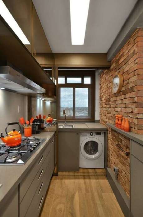 18. Parede de tijolinho à vista para decoração de cozinha planejada com lavanderia – Foto: Pinterest 18. Parede de tijolinho à vista para decoração de cozinha planejada com lavanderia – Foto: Pinterest