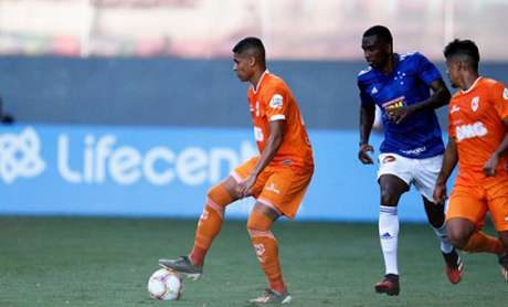 O Cruzeiro teve dificuldades em avançar ao ataque no duelo com o Coimbra e acabou sendo derrotado (Henrique Chendes/Coimbra Sports) O Cruzeiro teve dificuldades em avançar ao ataque no duelo com o Coimbra e acabou sendo derrotado (Henrique Chendes/Coimbra Sports)