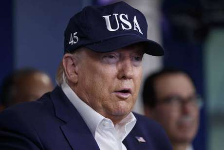 Trump precisou realizar um teste dias depois de sediar uma reunião em seu resort na Flórida Trump precisou realizar um teste dias depois de sediar uma reunião em seu resort na Flórida
