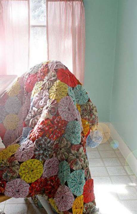 11. Como fazer colcha de fuxico – Via: Coisinhas Pinterest 11. Como fazer colcha de fuxico – Via: Coisinhas Pinterest